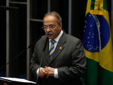 PF vê indícios de que aliado de Bolsonaro direcionou contrato superfaturado para testes de Covid